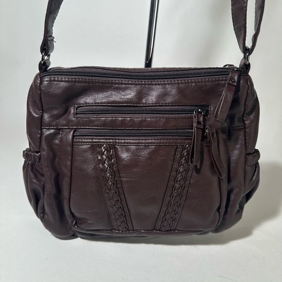 Chic Brown Leather Shoulder Bag with Textured Finish - Picture 1 of 6